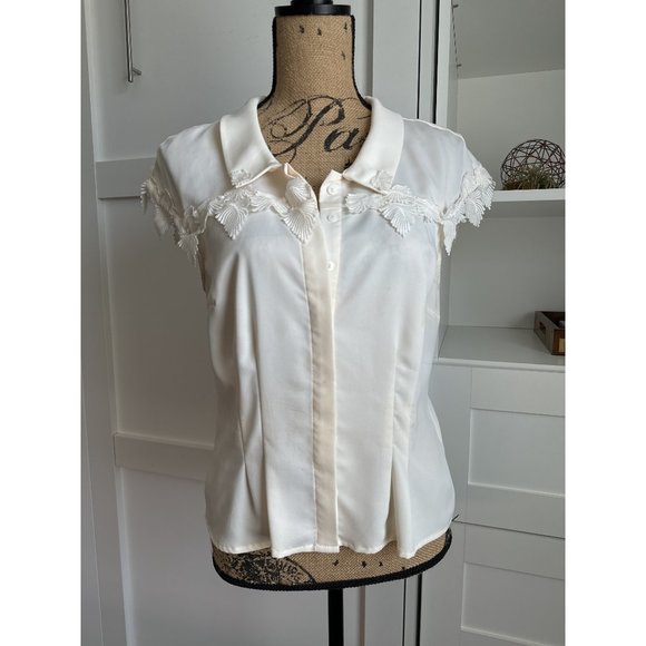Modcloth Ivory Sleeveless Buttondown Blouse - Picture 1 of 3